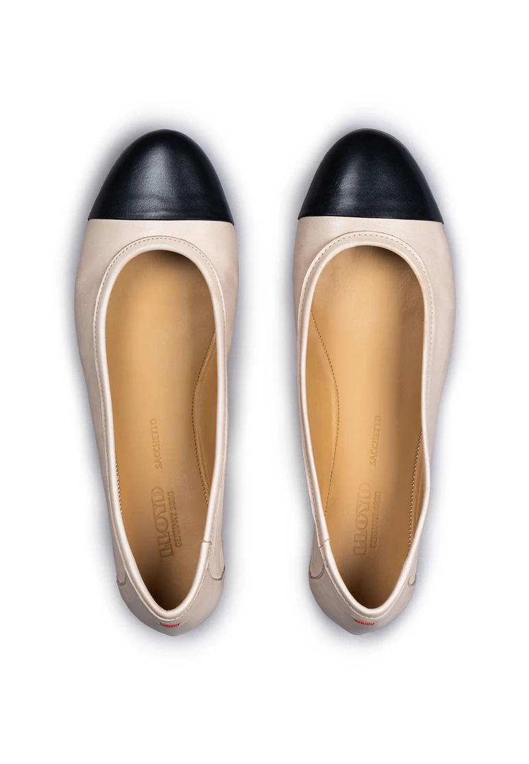 BALLERINAS | LLOYD